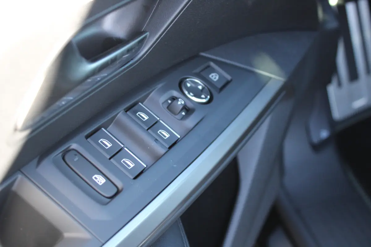1.2 Hybrid 145 GT Exclusive | Panorama/schuifdak | Lederen bekleding | Massage | Stoelverwarming + koeling |