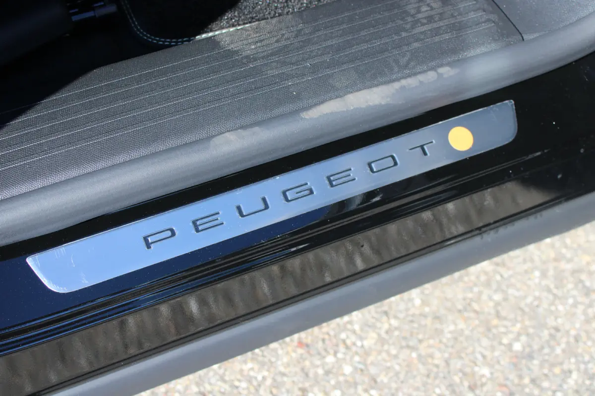 1.2 Hybrid 145 GT Exclusive | Panorama/schuifdak | Lederen bekleding | Massage | Stoelverwarming + koeling |