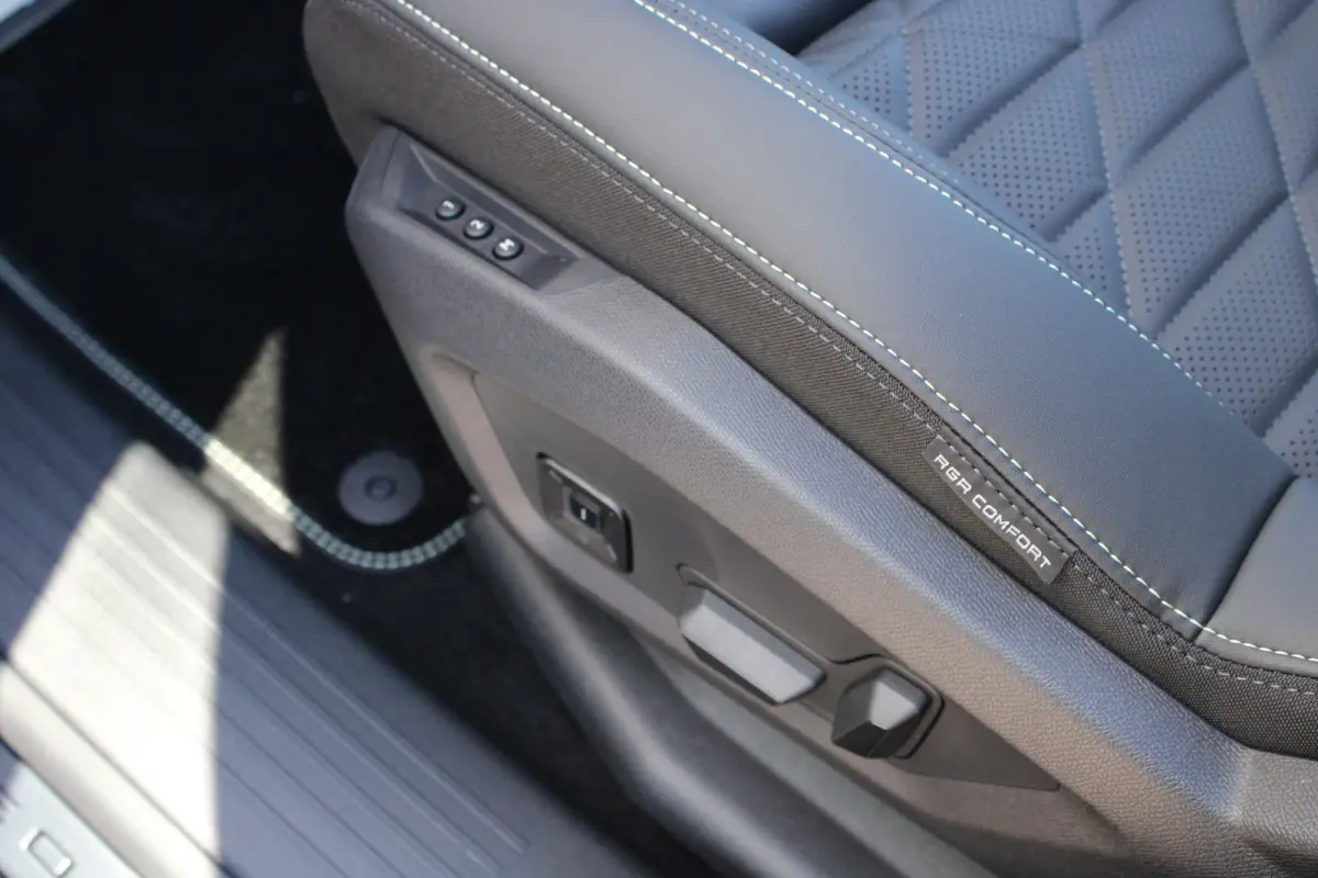 1.2 Hybrid 145 GT Exclusive | Panorama/schuifdak | Lederen bekleding | Massage | Stoelverwarming + koeling |
