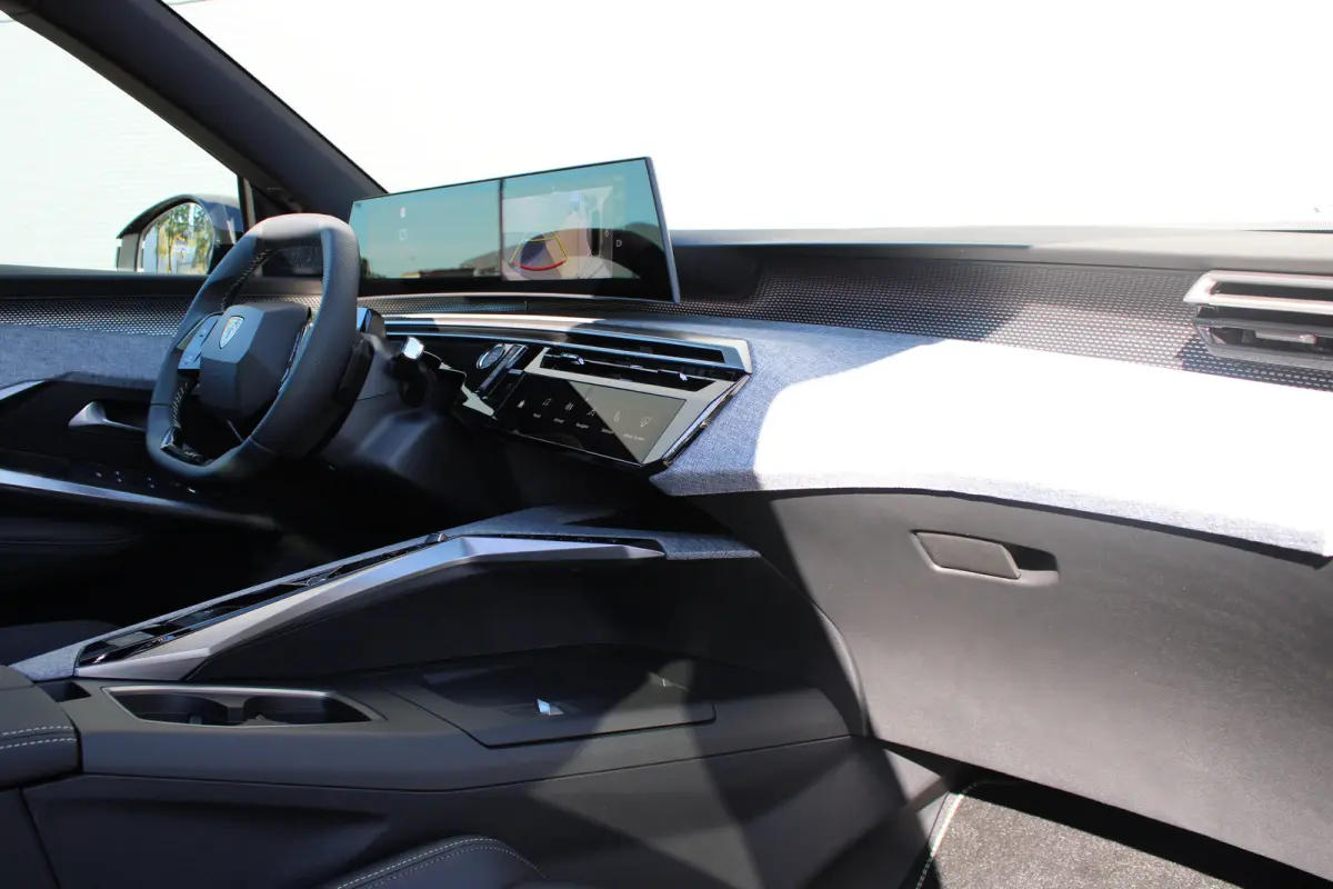 1.2 Hybrid 145 GT Exclusive | Panorama/schuifdak | Lederen bekleding | Massage | Stoelverwarming + koeling |