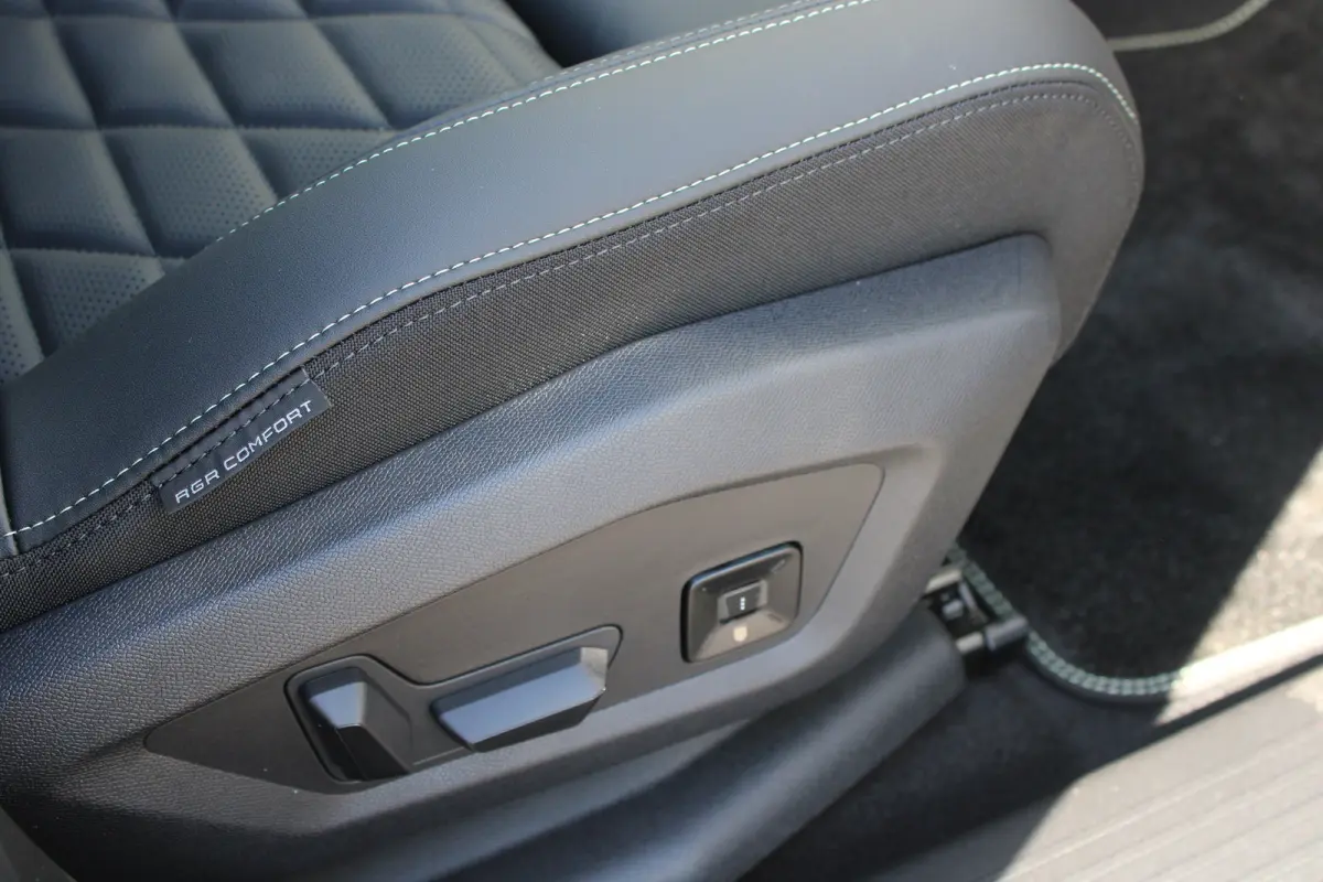 1.2 Hybrid 145 GT Exclusive | Panorama/schuifdak | Lederen bekleding | Massage | Stoelverwarming + koeling |