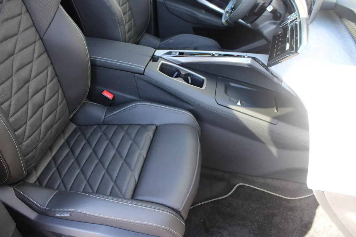 1.2 Hybrid 145 GT Exclusive | Panorama/schuifdak | Lederen bekleding | Massage | Stoelverwarming + koeling |