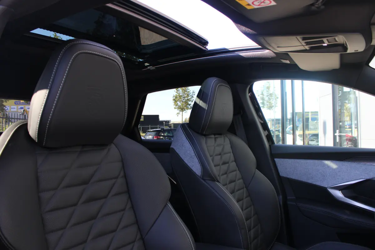 1.2 Hybrid 145 GT Exclusive | Panorama/schuifdak | Lederen bekleding | Massage | Stoelverwarming + koeling |