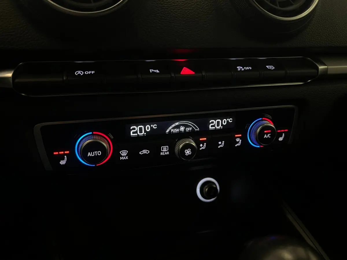 30 TFSI / CarPlay / Trekhaak / Stoelverwarming