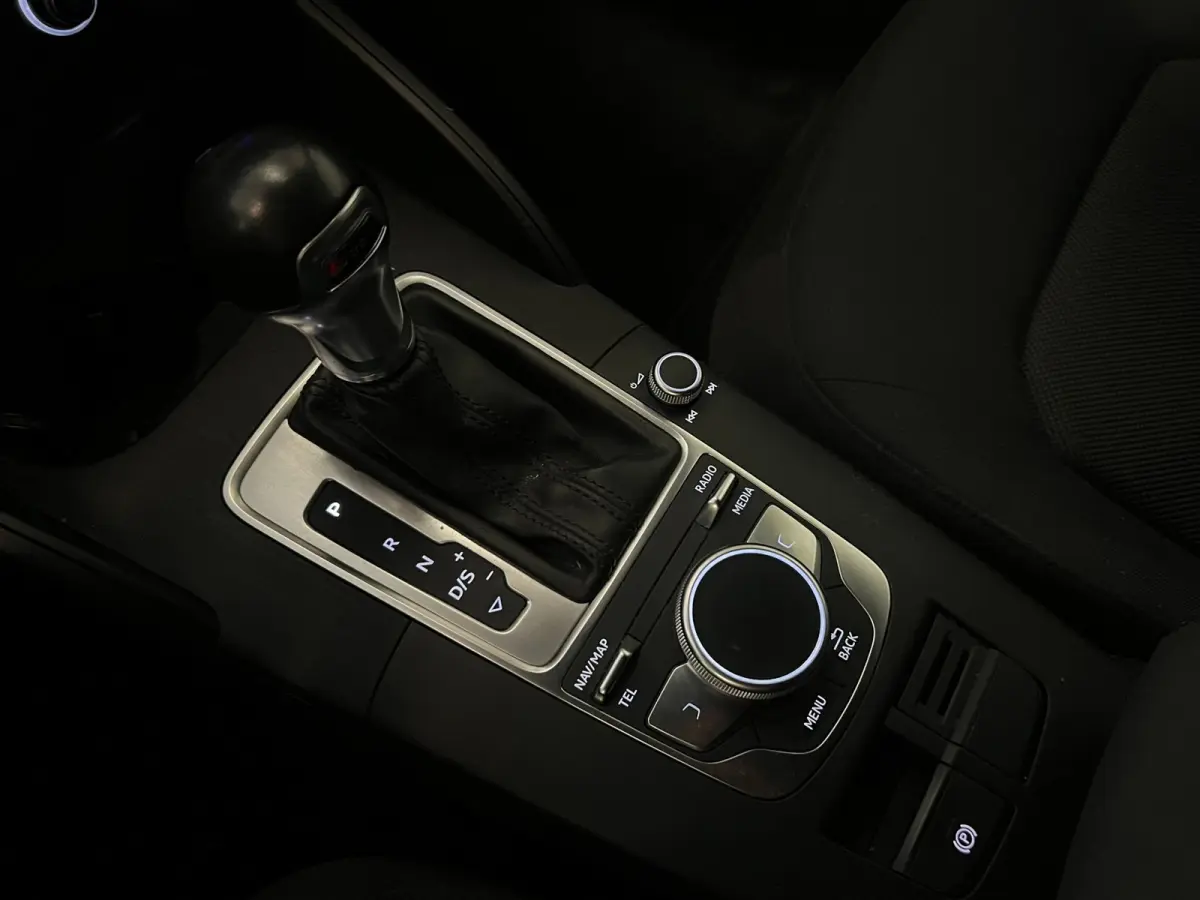 30 TFSI / CarPlay / Trekhaak / Stoelverwarming