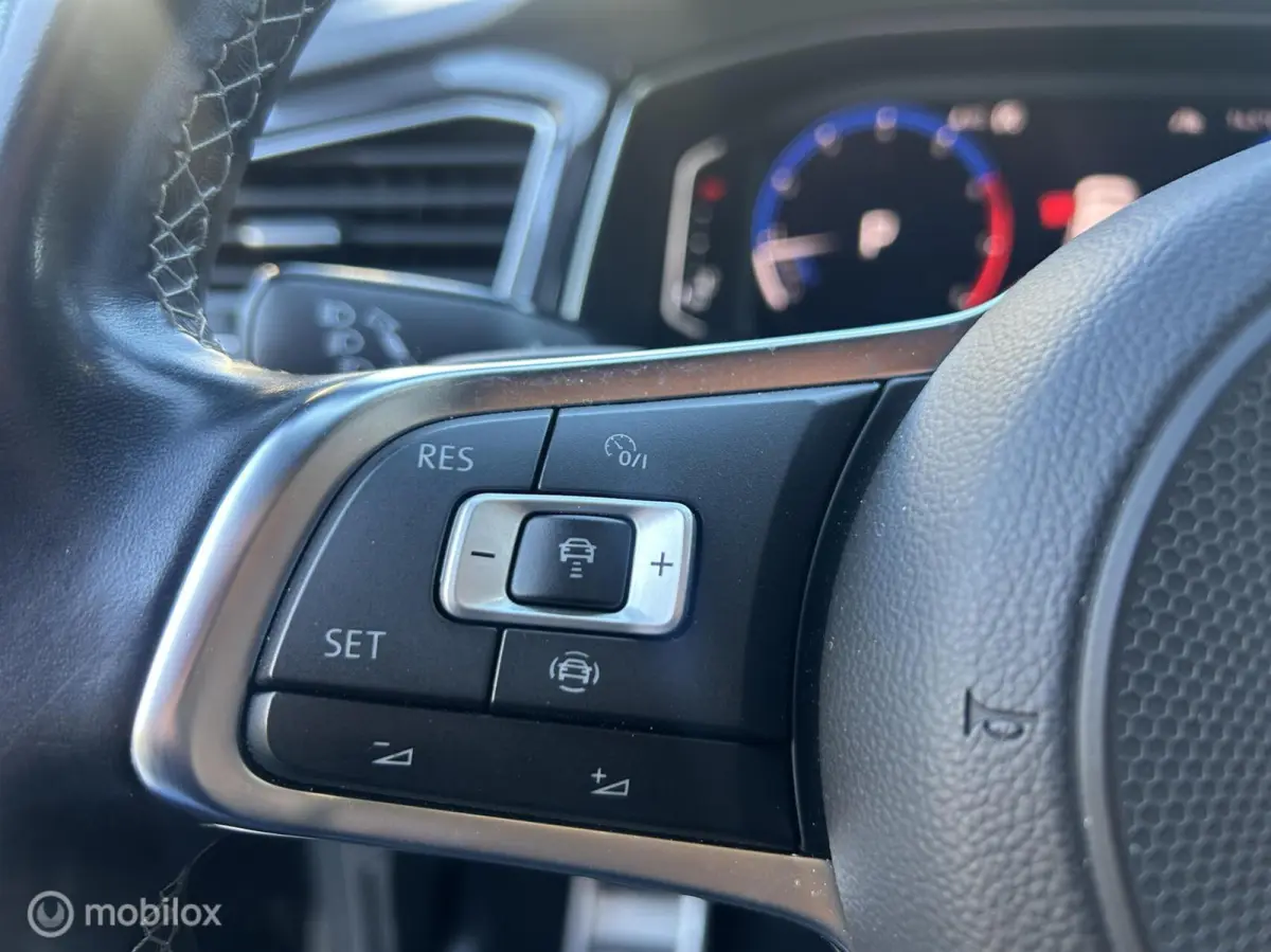 2.0 TSI 4Motion Vol R-line 1e Eig Deal Ond