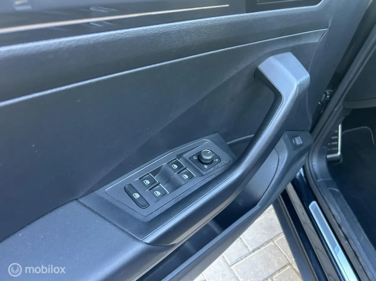 2.0 TSI 4Motion Vol R-line 1e Eig Deal Ond