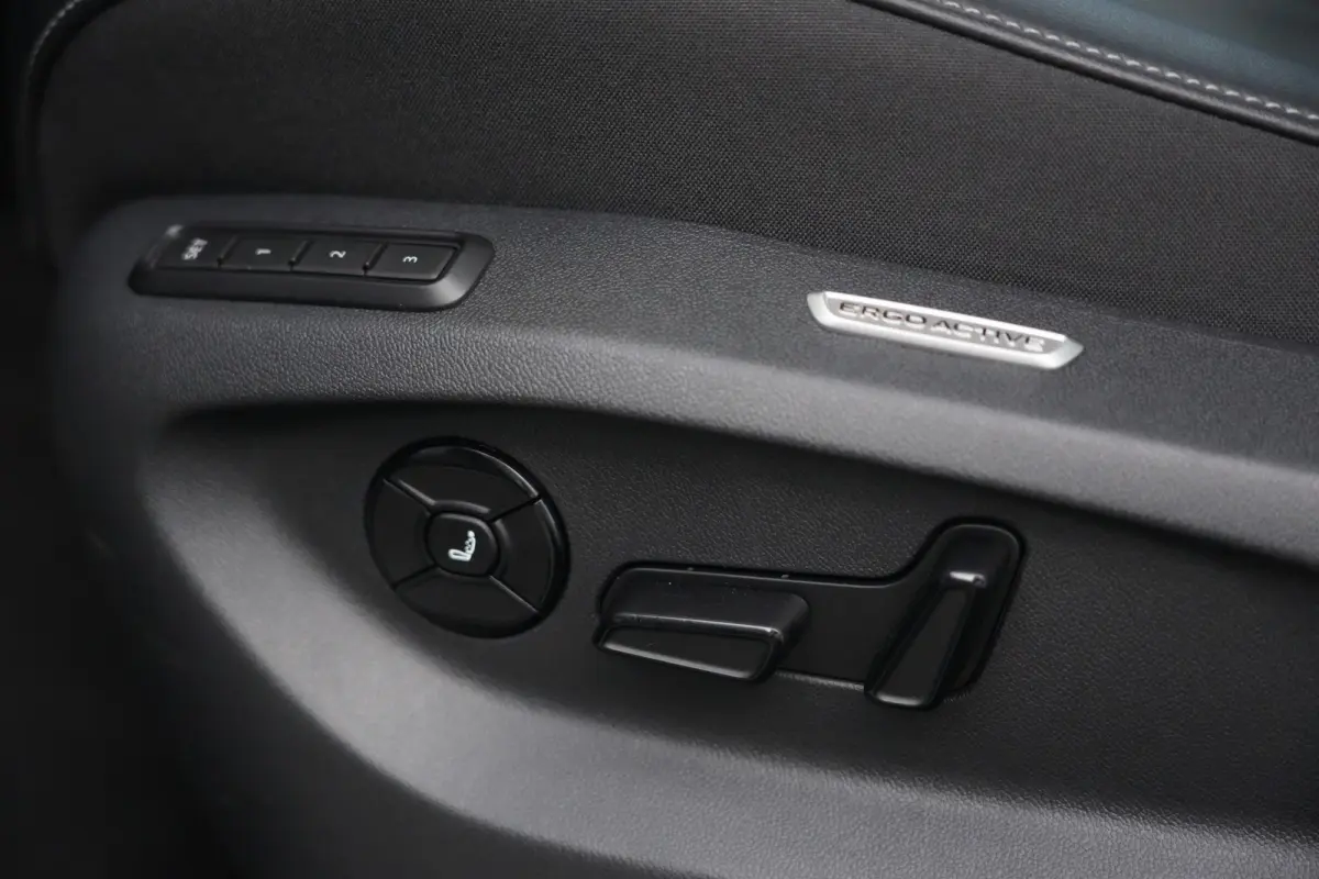 1.5 eHybrid R-Line Edition | PHEV | Pano | Trekhaak | 360° Camera | Deze Volkswagen Tiguan 1.5 eHybrid R-Line Edition is de ideale combinatie van dynamisch design, dagelijks comfort en mode