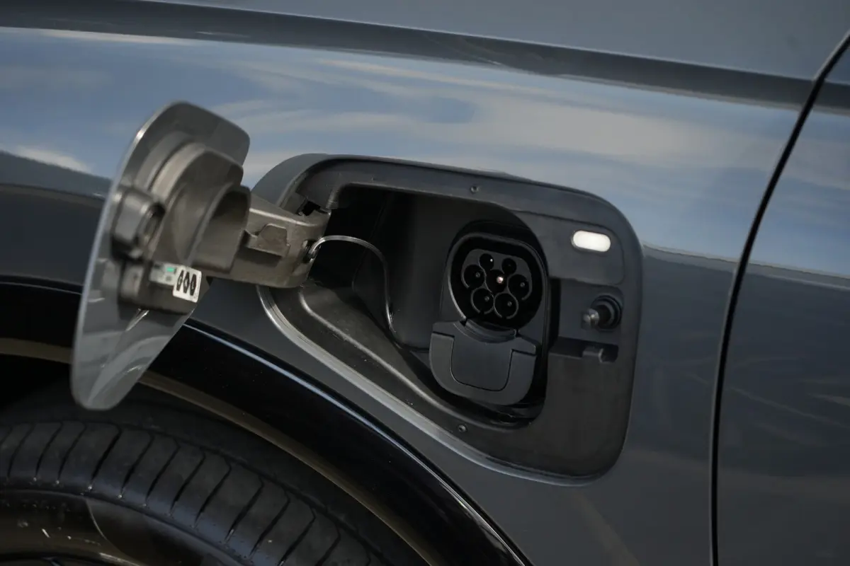 1.5 eHybrid R-Line Edition | PHEV | Pano | Trekhaak | 360° Camera | Deze Volkswagen Tiguan 1.5 eHybrid R-Line Edition is de ideale combinatie van dynamisch design, dagelijks comfort en mode