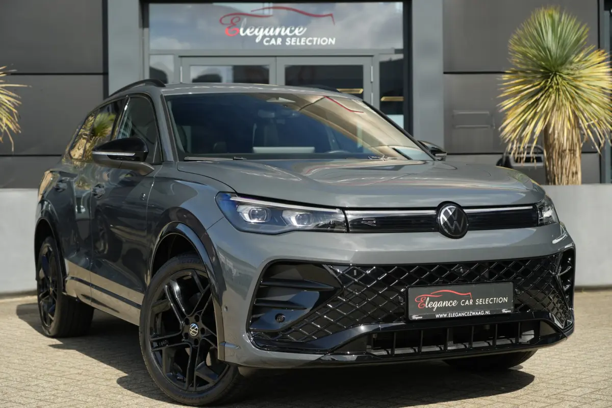 1.5 eHybrid R-Line Edition | PHEV | Pano | Trekhaak | 360° Camera | Deze Volkswagen Tiguan 1.5 eHybrid R-Line Edition is de ideale combinatie van dynamisch design, dagelijks comfort en mode