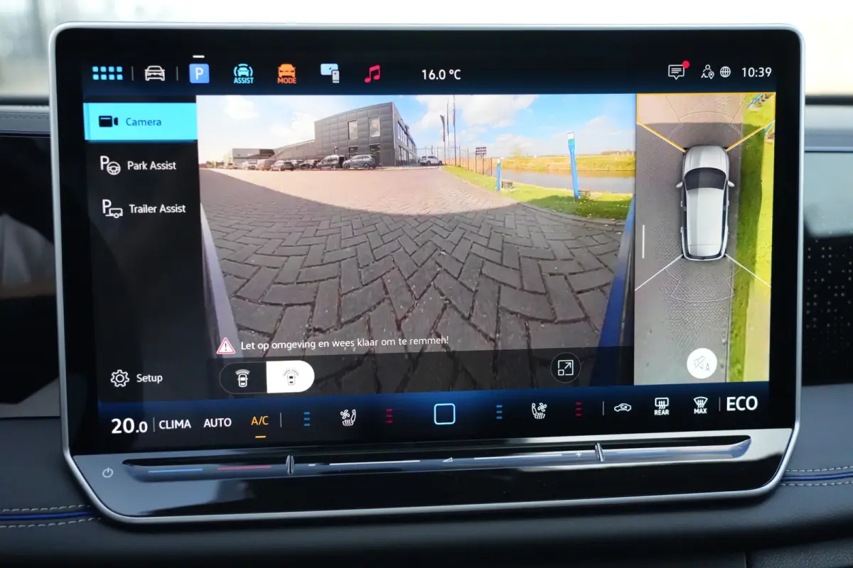 1.5 eHybrid R-Line Edition | PHEV | Pano | Trekhaak | 360° Camera | Deze Volkswagen Tiguan 1.5 eHybrid R-Line Edition is de ideale combinatie van dynamisch design, dagelijks comfort en mode