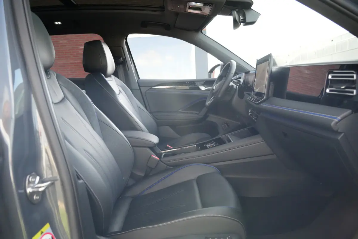 1.5 eHybrid R-Line Edition | PHEV | Pano | Trekhaak | 360° Camera | Deze Volkswagen Tiguan 1.5 eHybrid R-Line Edition is de ideale combinatie van dynamisch design, dagelijks comfort en mode