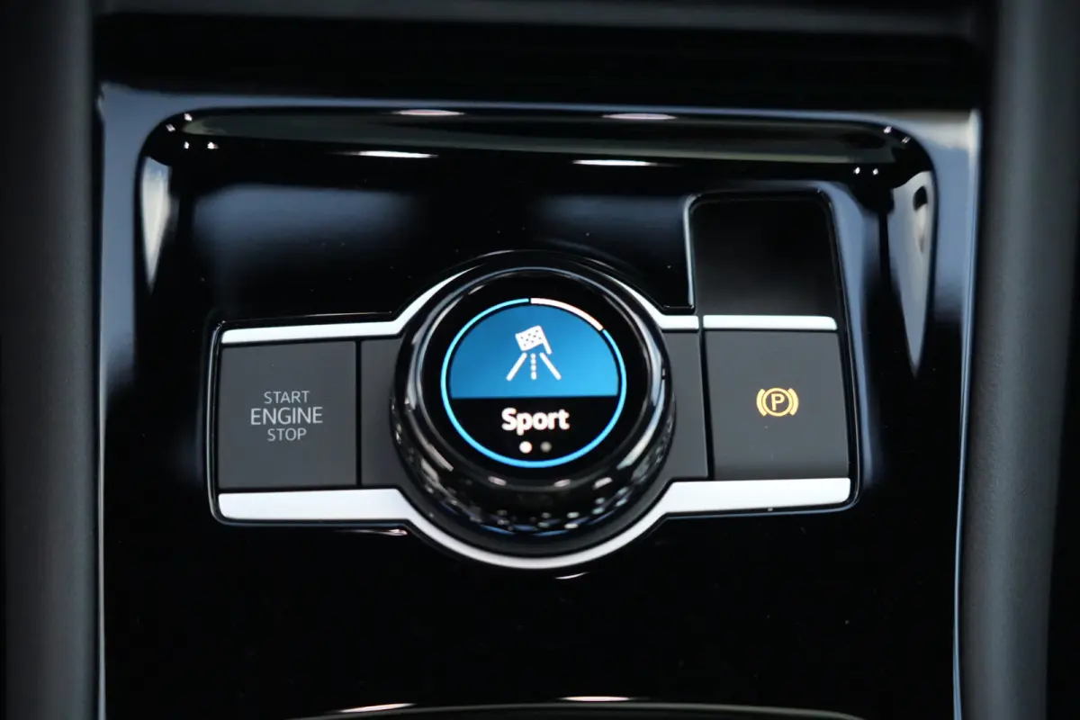 1.5 eHybrid R-Line Edition | PHEV | Pano | Trekhaak | 360° Camera | Deze Volkswagen Tiguan 1.5 eHybrid R-Line Edition is de ideale combinatie van dynamisch design, dagelijks comfort en mode