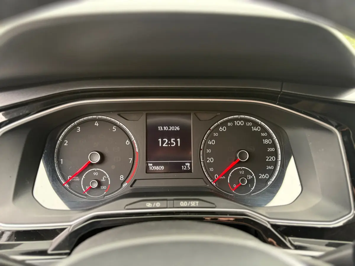 1.0 TSI R-LINE DSG I CARPLAY I CAMERA I CARPLAY I CLIMA I CRUISE