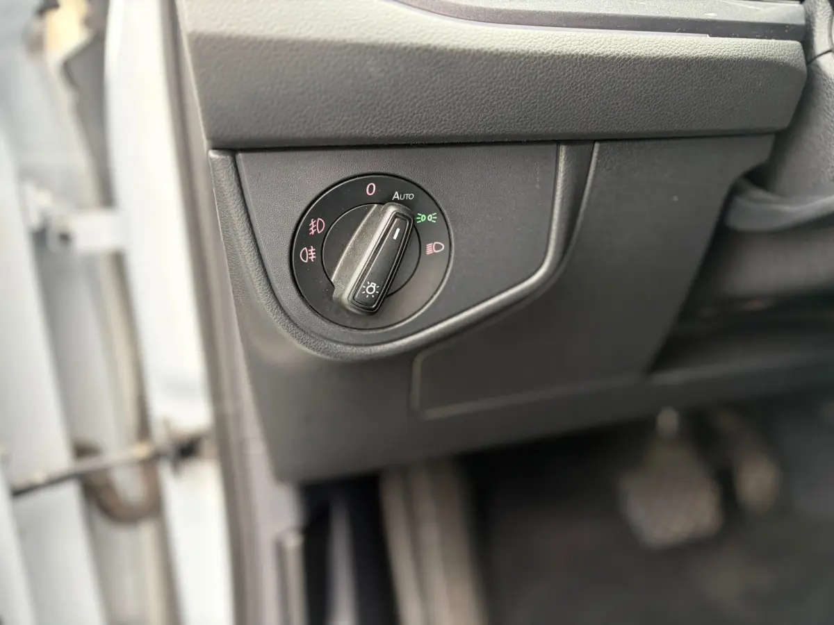 1.0 TSI R-LINE DSG I CARPLAY I CAMERA I CARPLAY I CLIMA I CRUISE