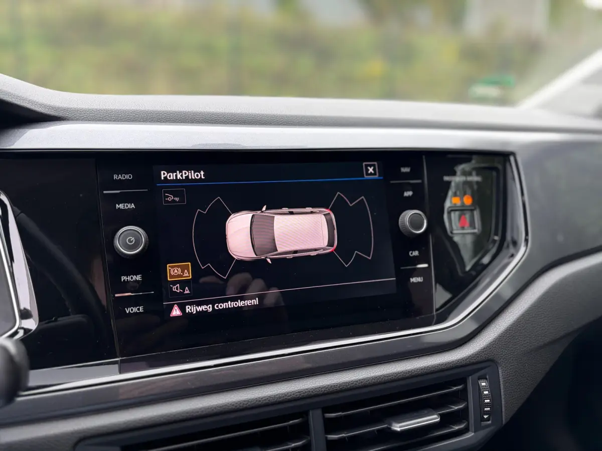 1.0 TSI R-LINE DSG I CARPLAY I CAMERA I CARPLAY I CLIMA I CRUISE