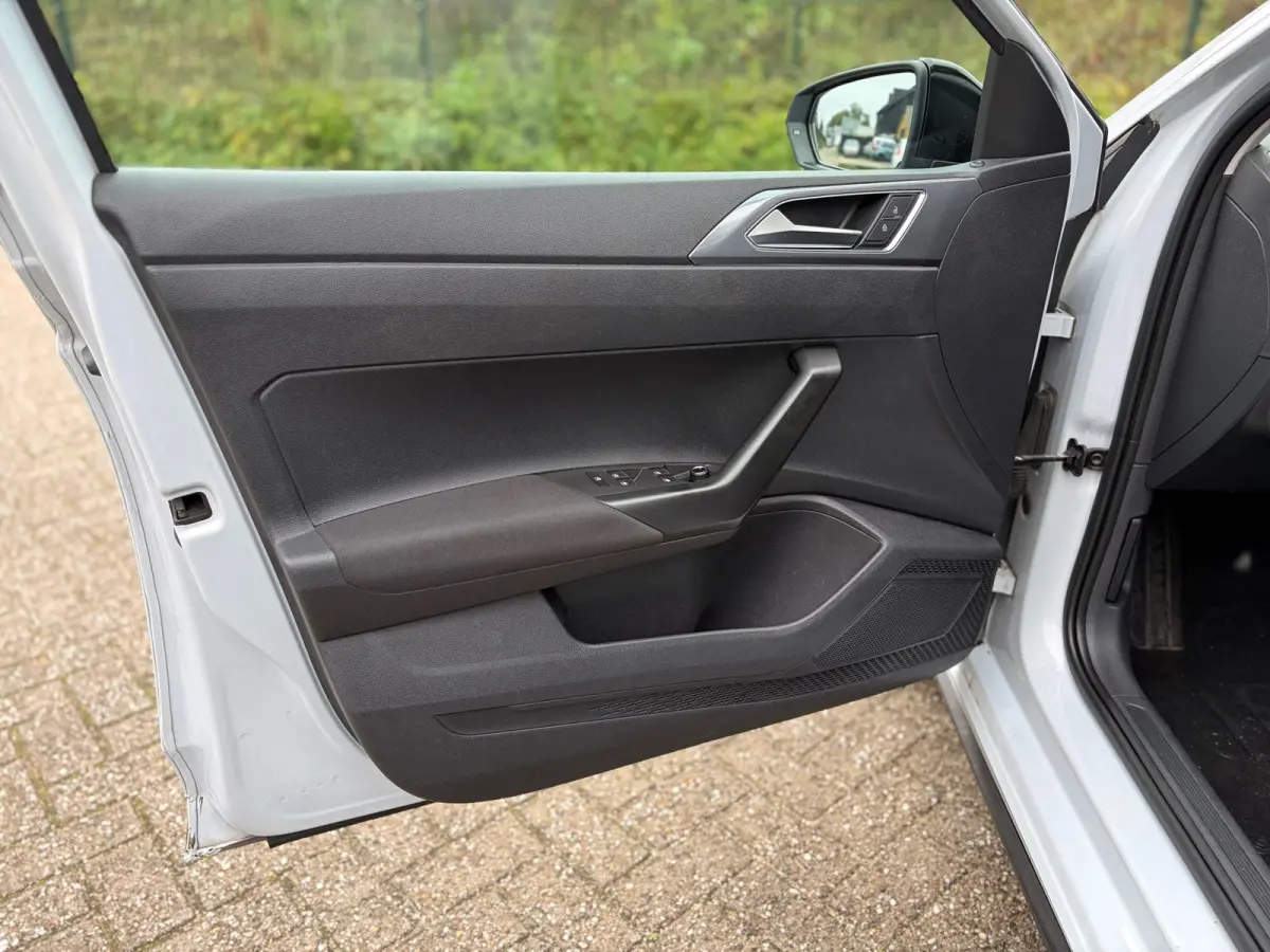 1.0 TSI R-LINE DSG I CARPLAY I CAMERA I CARPLAY I CLIMA I CRUISE