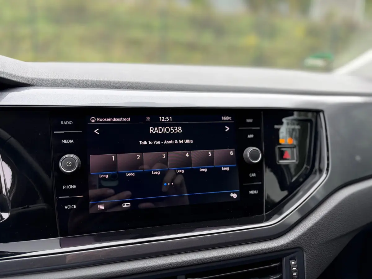 1.0 TSI R-LINE DSG I CARPLAY I CAMERA I CARPLAY I CLIMA I CRUISE