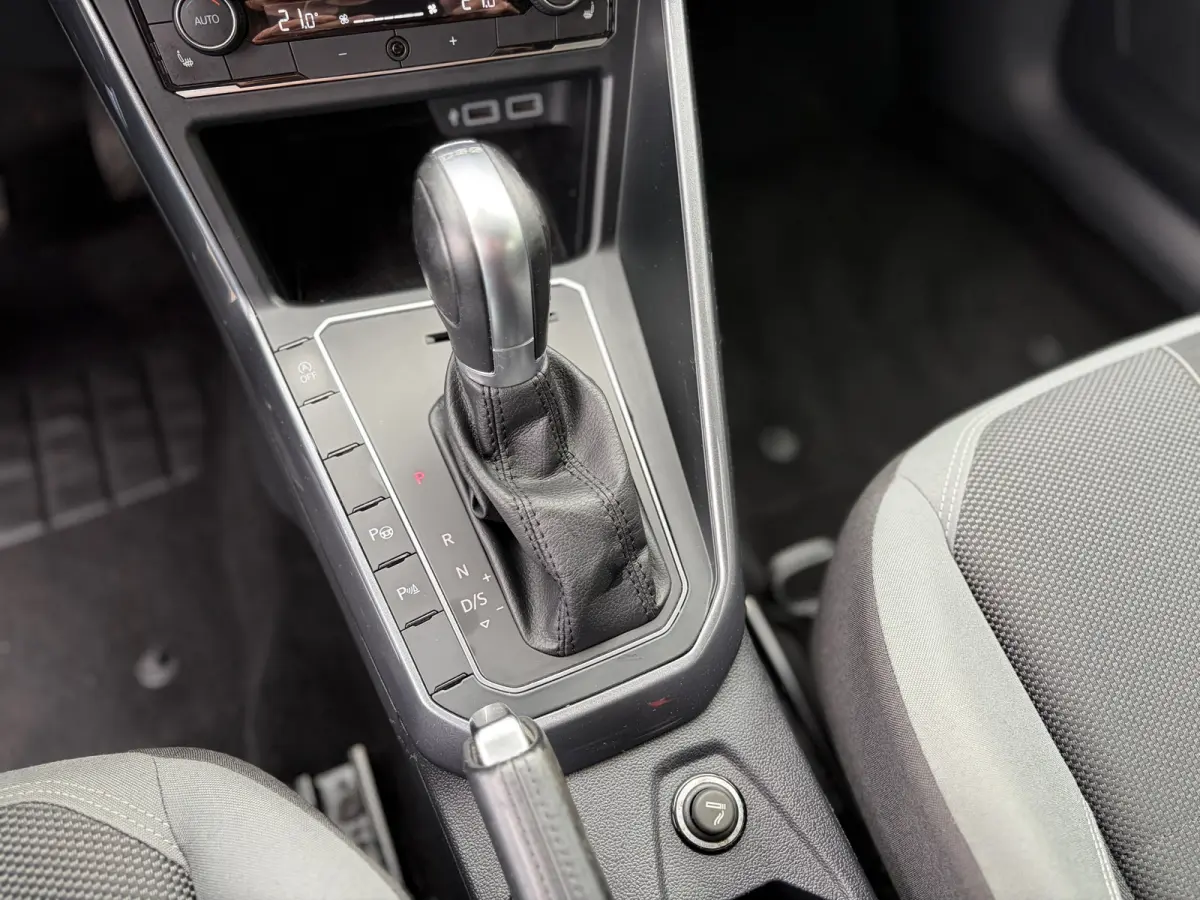 1.0 TSI R-LINE DSG I CARPLAY I CAMERA I CARPLAY I CLIMA I CRUISE