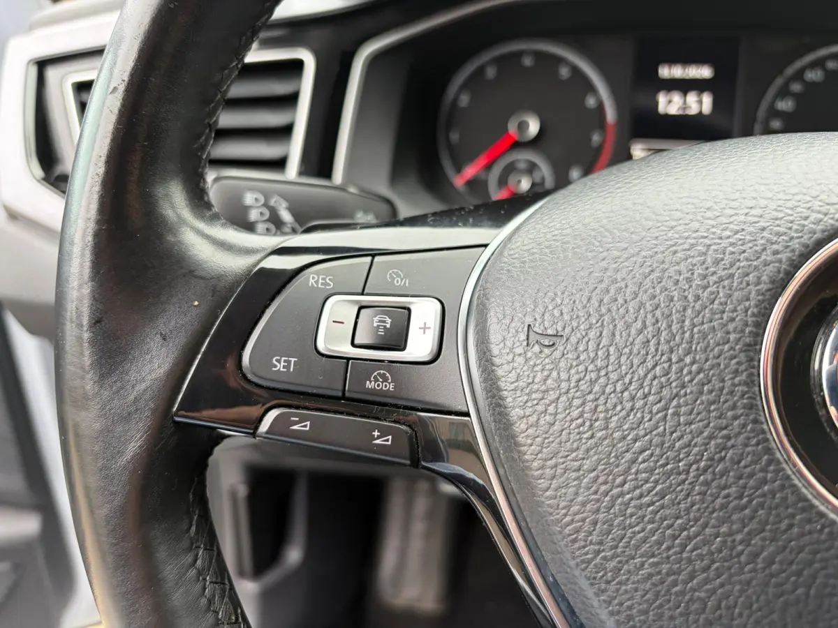 1.0 TSI R-LINE DSG I CARPLAY I CAMERA I CARPLAY I CLIMA I CRUISE