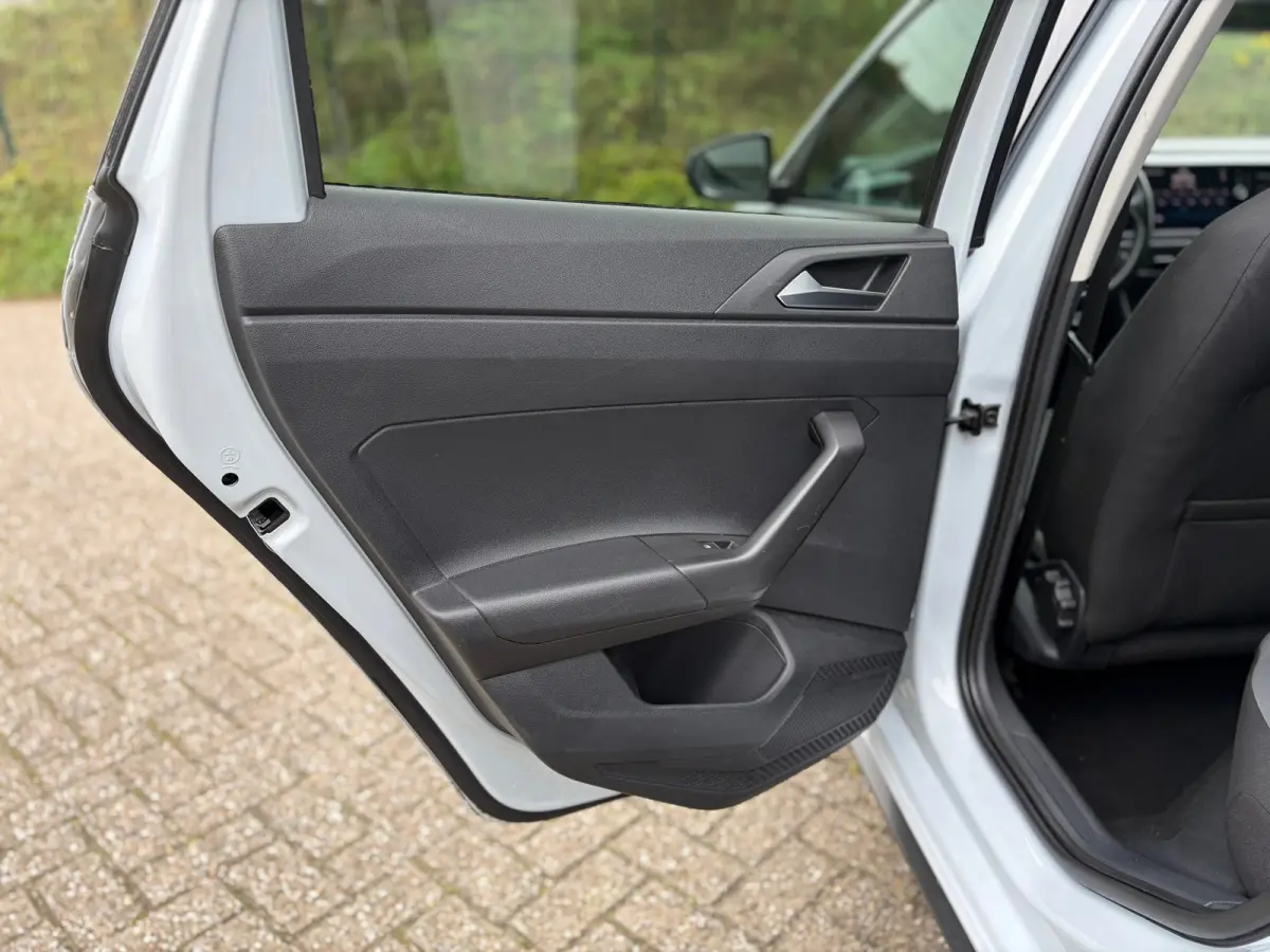 1.0 TSI R-LINE DSG I CARPLAY I CAMERA I CARPLAY I CLIMA I CRUISE