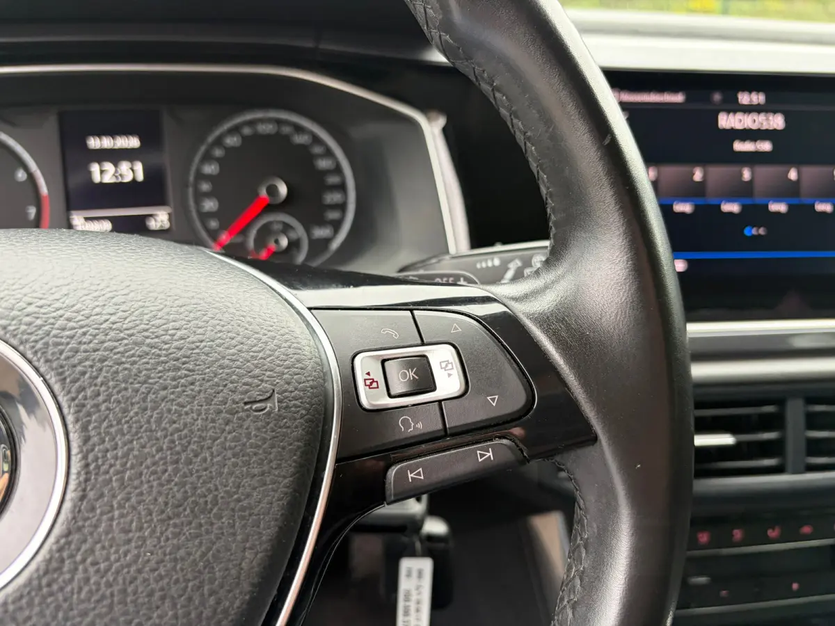 1.0 TSI R-LINE DSG I CARPLAY I CAMERA I CARPLAY I CLIMA I CRUISE
