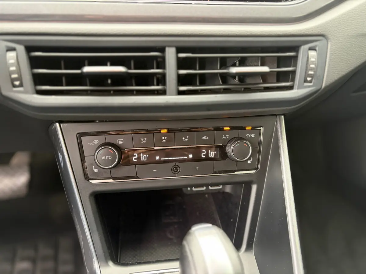 1.0 TSI R-LINE DSG I CARPLAY I CAMERA I CARPLAY I CLIMA I CRUISE