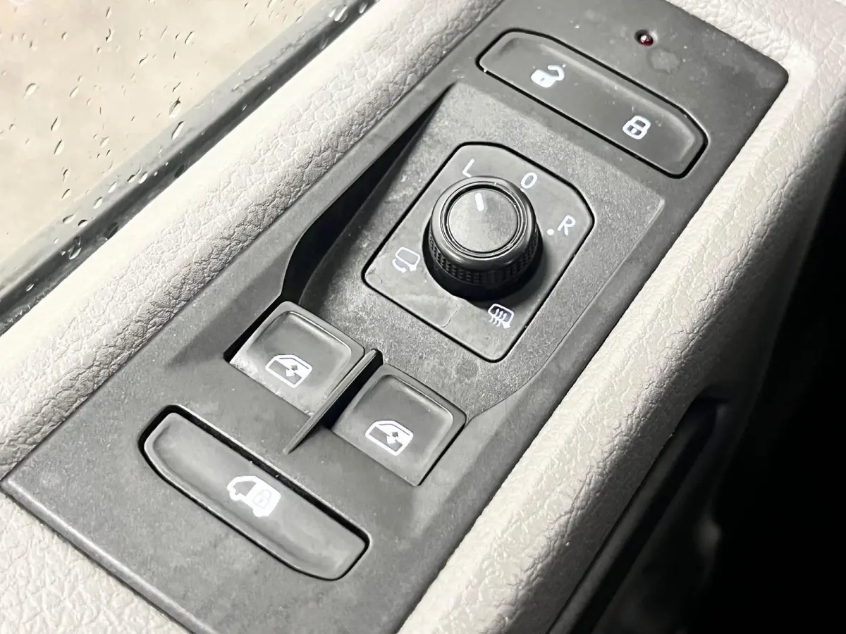 2.0 TDI L2H1 Airco Cruise Control Trekhaak Parkeersensoren 2x schuifdeur Stoelverwarming