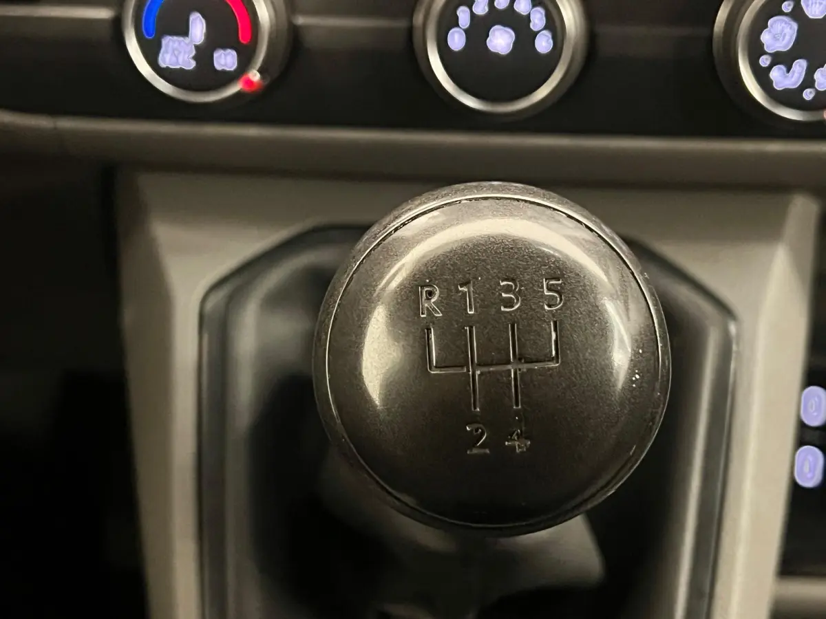 2.0 TDI L2H1 Airco Cruise Control Trekhaak Parkeersensoren 2x schuifdeur Stoelverwarming