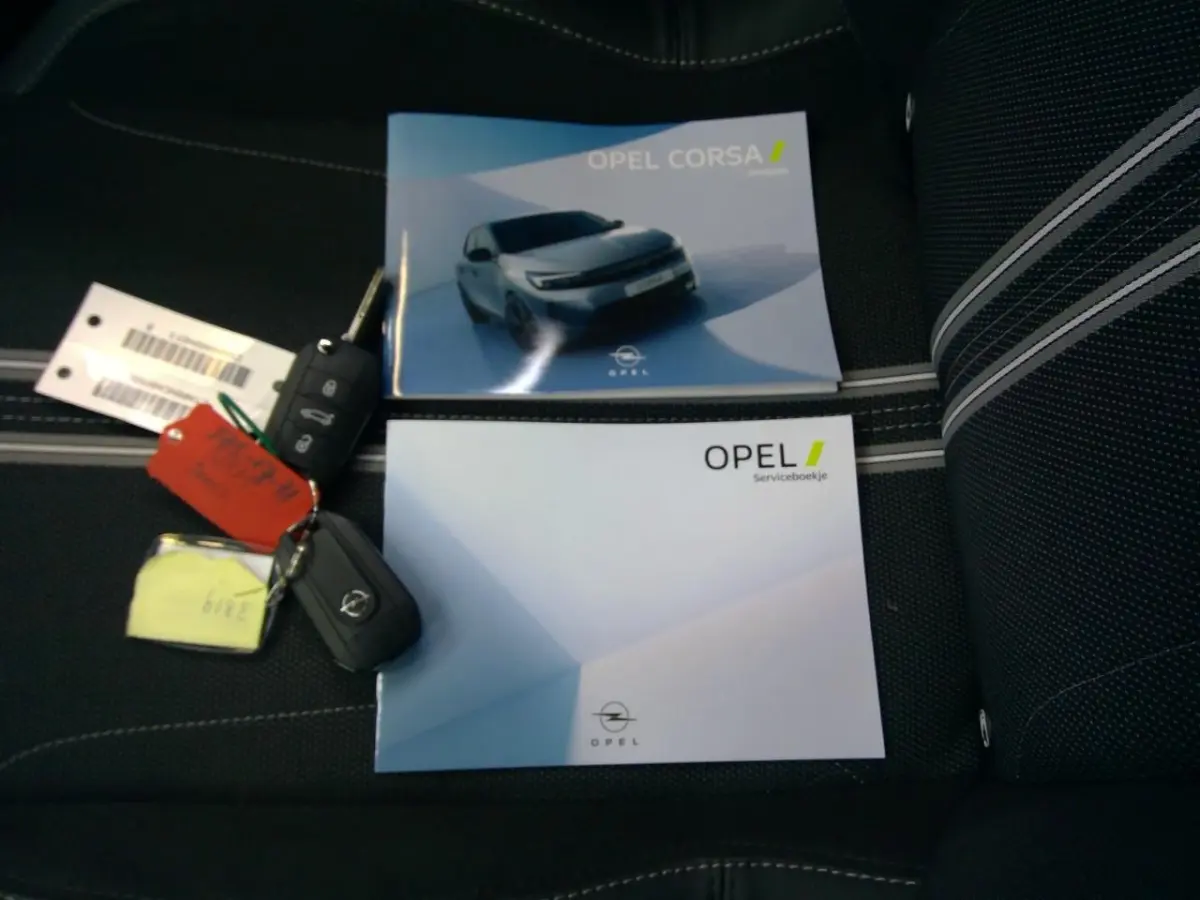 1.2 Turbo Yes / Navigatie via Carplay/ Parkeersensoren / Stuur -en Stoelverwarmd / LED / 16'' LMV