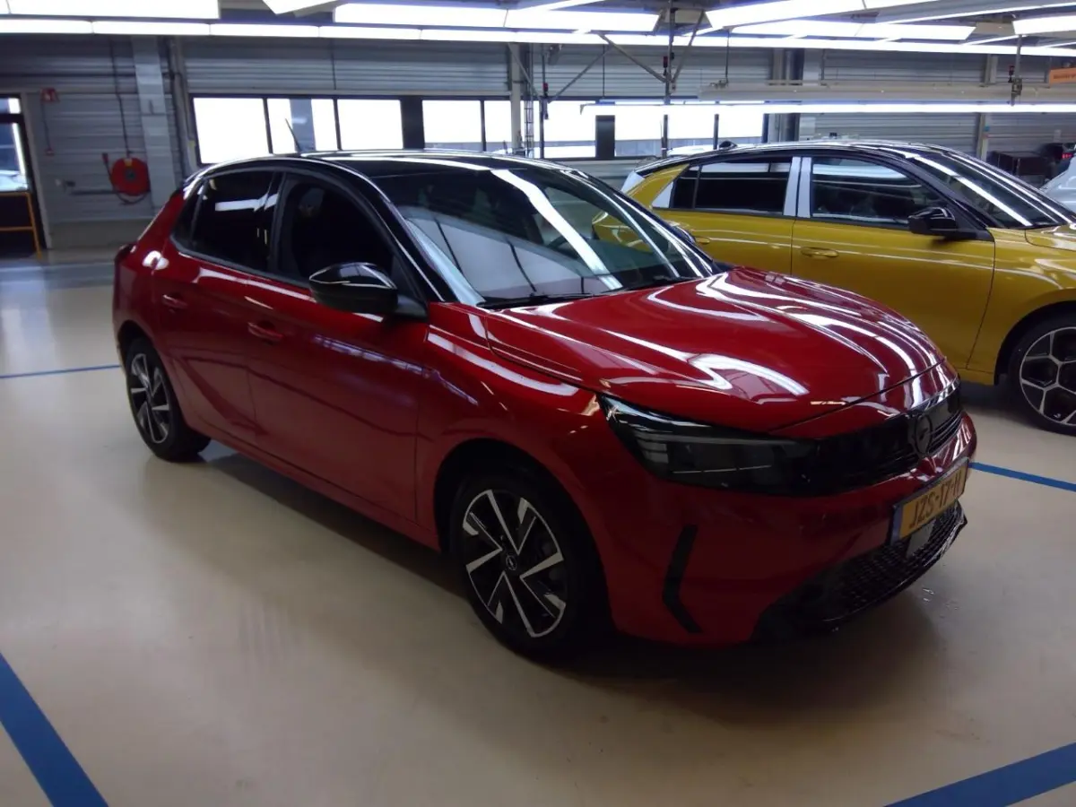 1.2 Turbo Yes / Navigatie via Carplay/ Parkeersensoren / Stuur -en Stoelverwarmd / LED / 16'' LMV