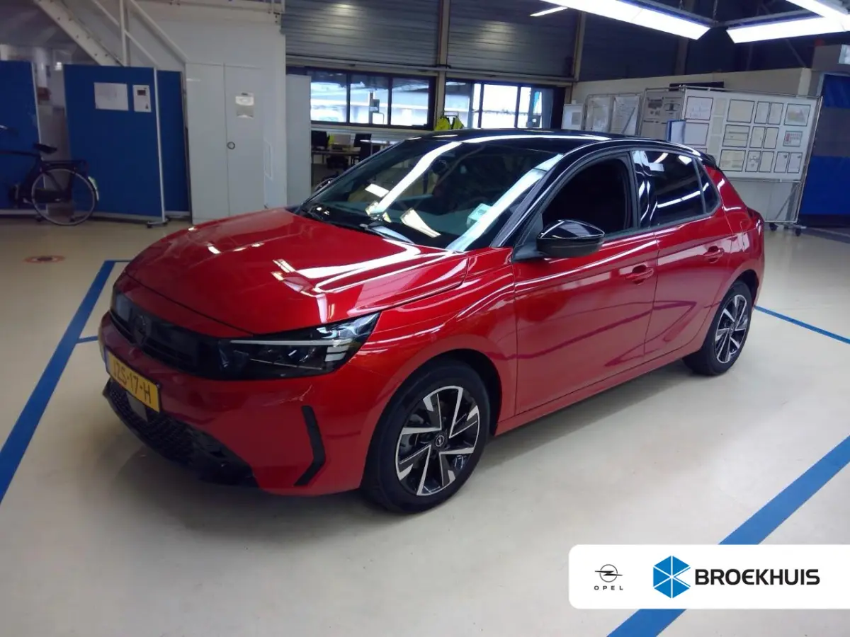 1.2 Turbo Yes / Navigatie via Carplay/ Parkeersensoren / Stuur -en Stoelverwarmd / LED / 16'' LMV