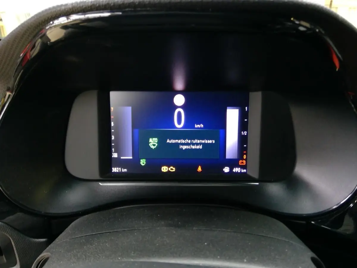 1.2 Turbo Yes / Navigatie via Carplay/ Parkeersensoren / Stuur -en Stoelverwarmd / LED / 16'' LMV