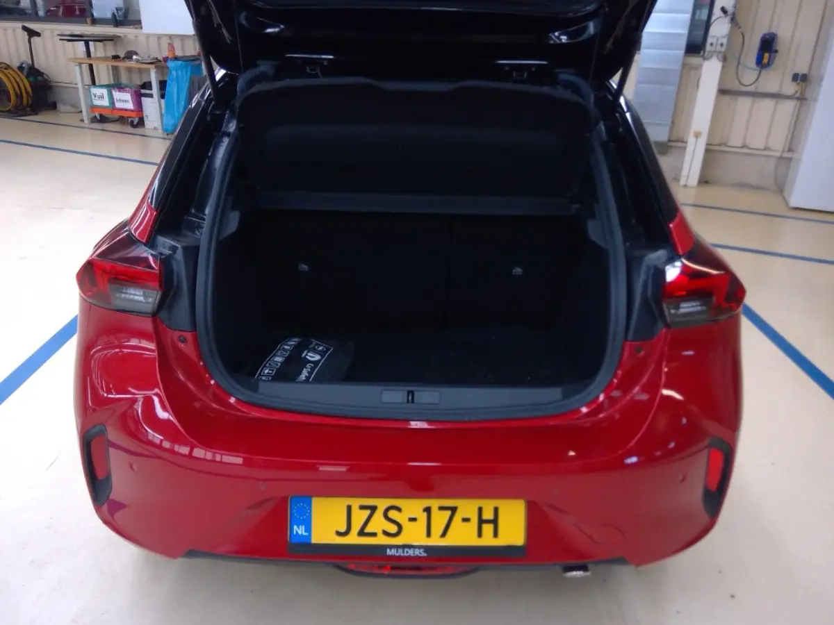 1.2 Turbo Yes / Navigatie via Carplay/ Parkeersensoren / Stuur -en Stoelverwarmd / LED / 16'' LMV
