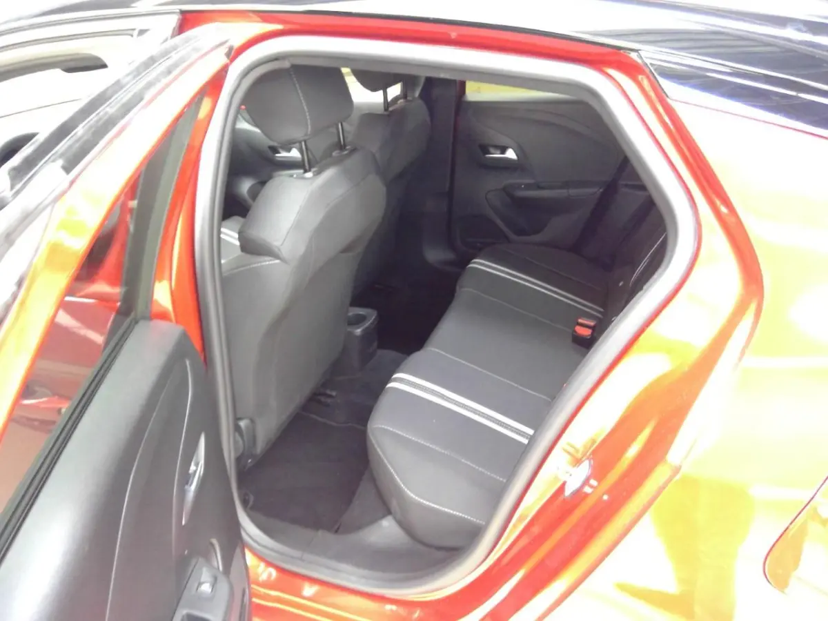 1.2 Turbo Yes / Navigatie via Carplay/ Parkeersensoren / Stuur -en Stoelverwarmd / LED / 16'' LMV