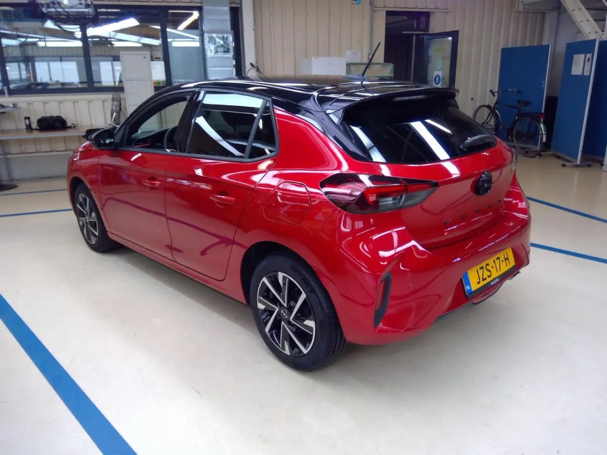 1.2 Turbo Yes / Navigatie via Carplay/ Parkeersensoren / Stuur -en Stoelverwarmd / LED / 16'' LMV