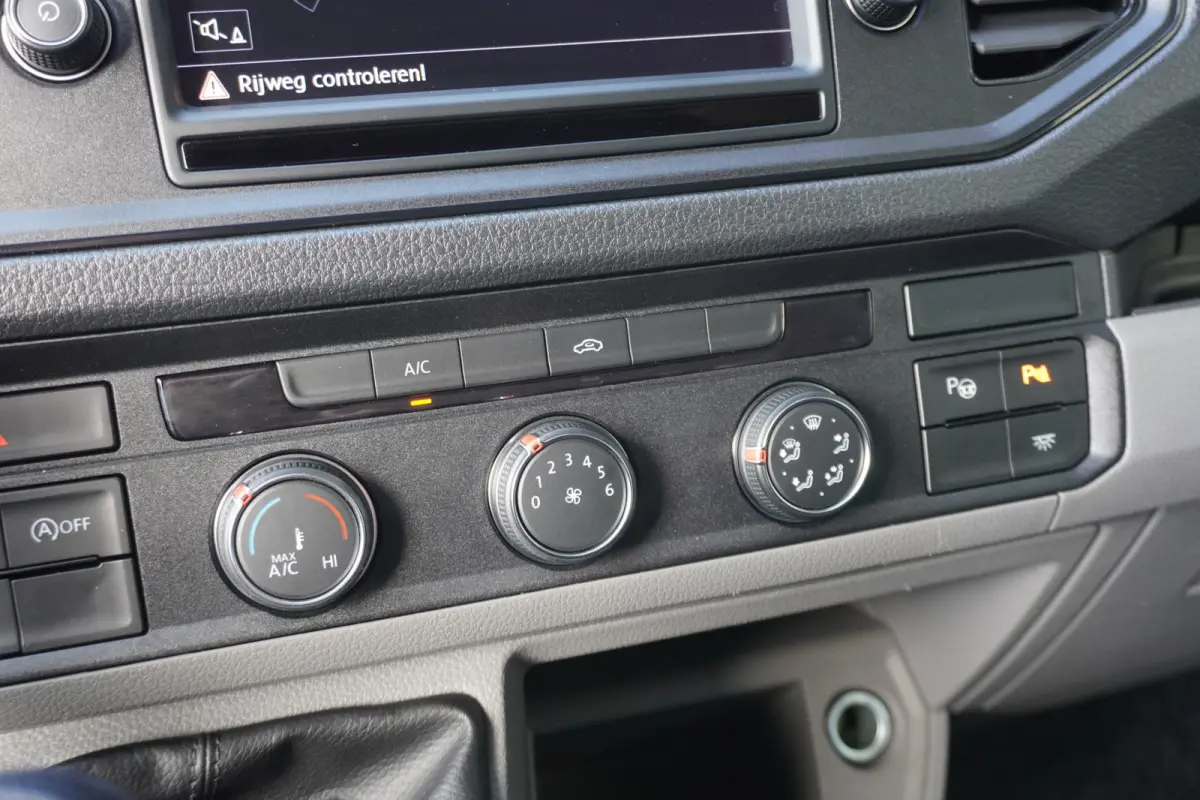 140pk L3H3/L2H2 Camera Parkeersensoren Apple carplay Cruise control Airco Side bars