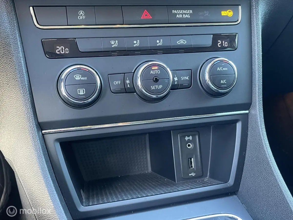1.0 EcoTSI Style Connect | NL Auto | Navigatie | Carplay | Climate & Cruise Control | PDC |