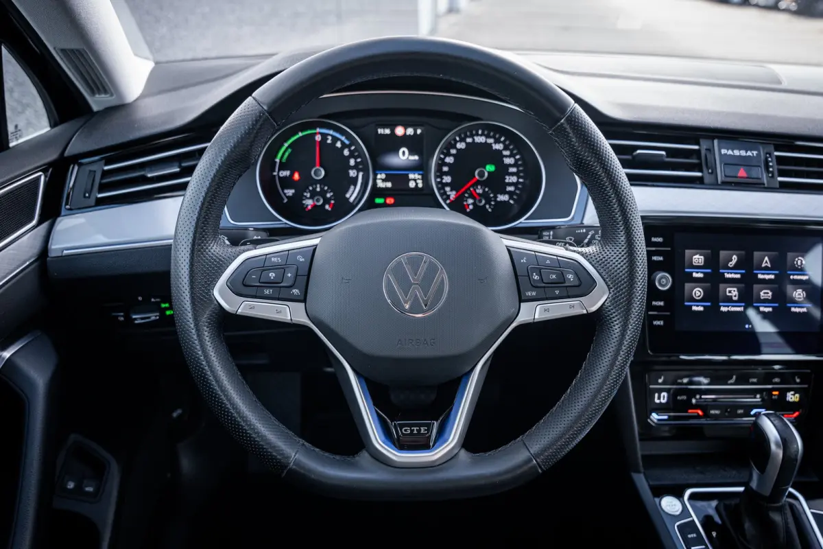 1.4 TSI PHEV GTE Business | Achteruitrijcamera | Elektrisch bedienbare achterklep met sensorsturing | Lederen bekleding