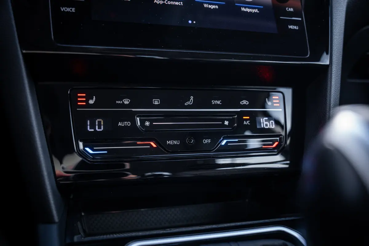 1.4 TSI PHEV GTE Business | Achteruitrijcamera | Elektrisch bedienbare achterklep met sensorsturing | Lederen bekleding