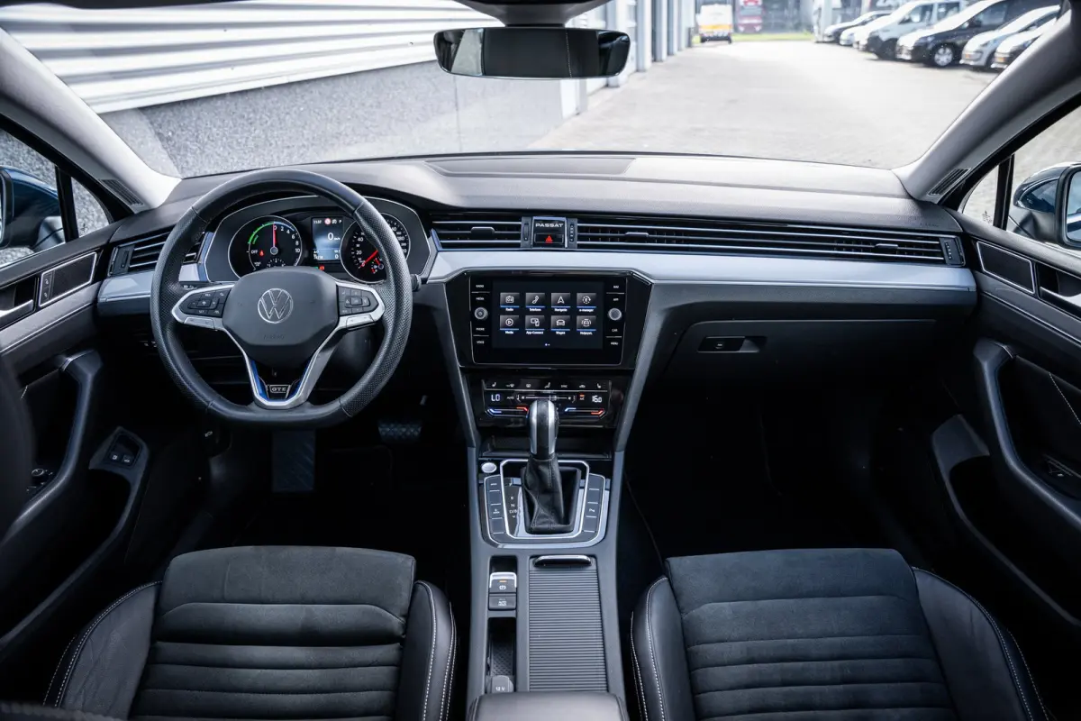 1.4 TSI PHEV GTE Business | Achteruitrijcamera | Elektrisch bedienbare achterklep met sensorsturing | Lederen bekleding