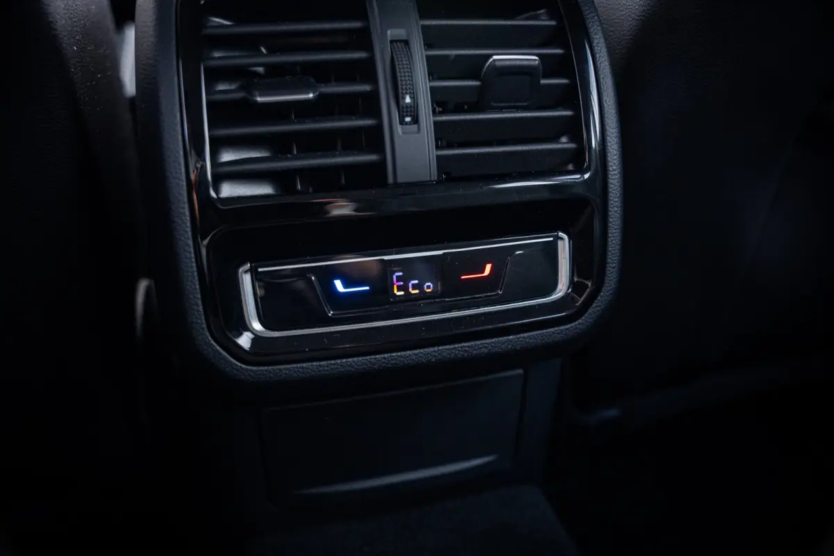 1.4 TSI PHEV GTE Business | Achteruitrijcamera | Elektrisch bedienbare achterklep met sensorsturing | Lederen bekleding