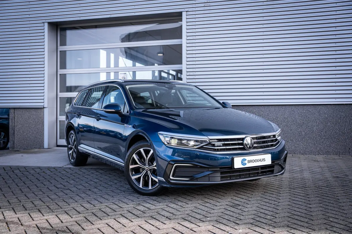 1.4 TSI PHEV GTE Business | Achteruitrijcamera | Elektrisch bedienbare achterklep met sensorsturing | Lederen bekleding