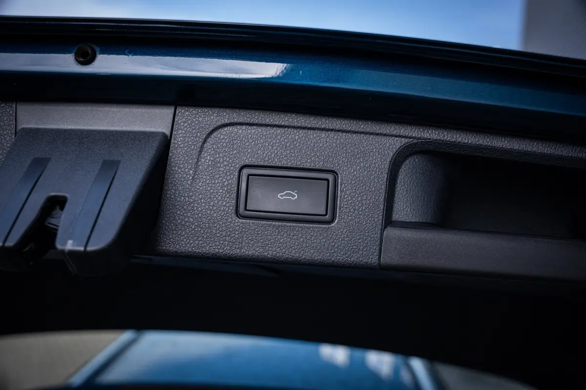1.4 TSI PHEV GTE Business | Achteruitrijcamera | Elektrisch bedienbare achterklep met sensorsturing | Lederen bekleding