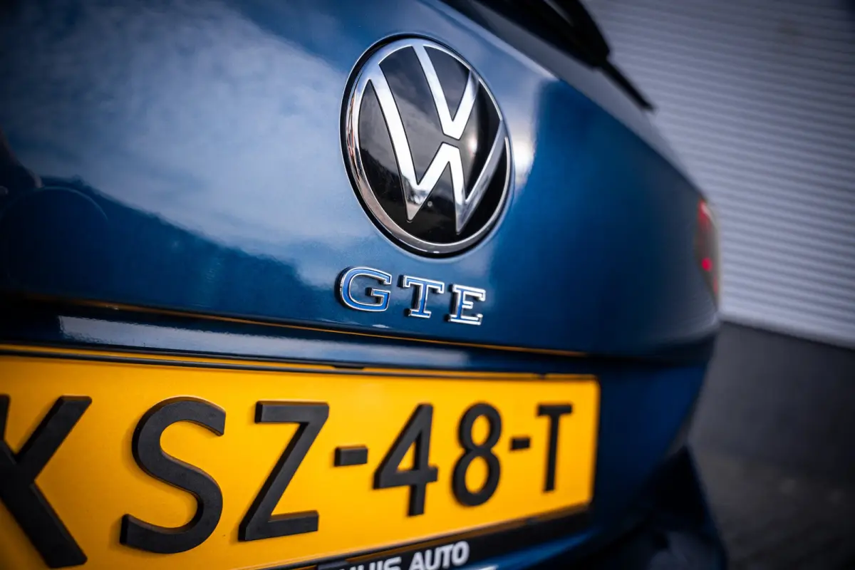 1.4 TSI PHEV GTE Business | Achteruitrijcamera | Elektrisch bedienbare achterklep met sensorsturing | Lederen bekleding