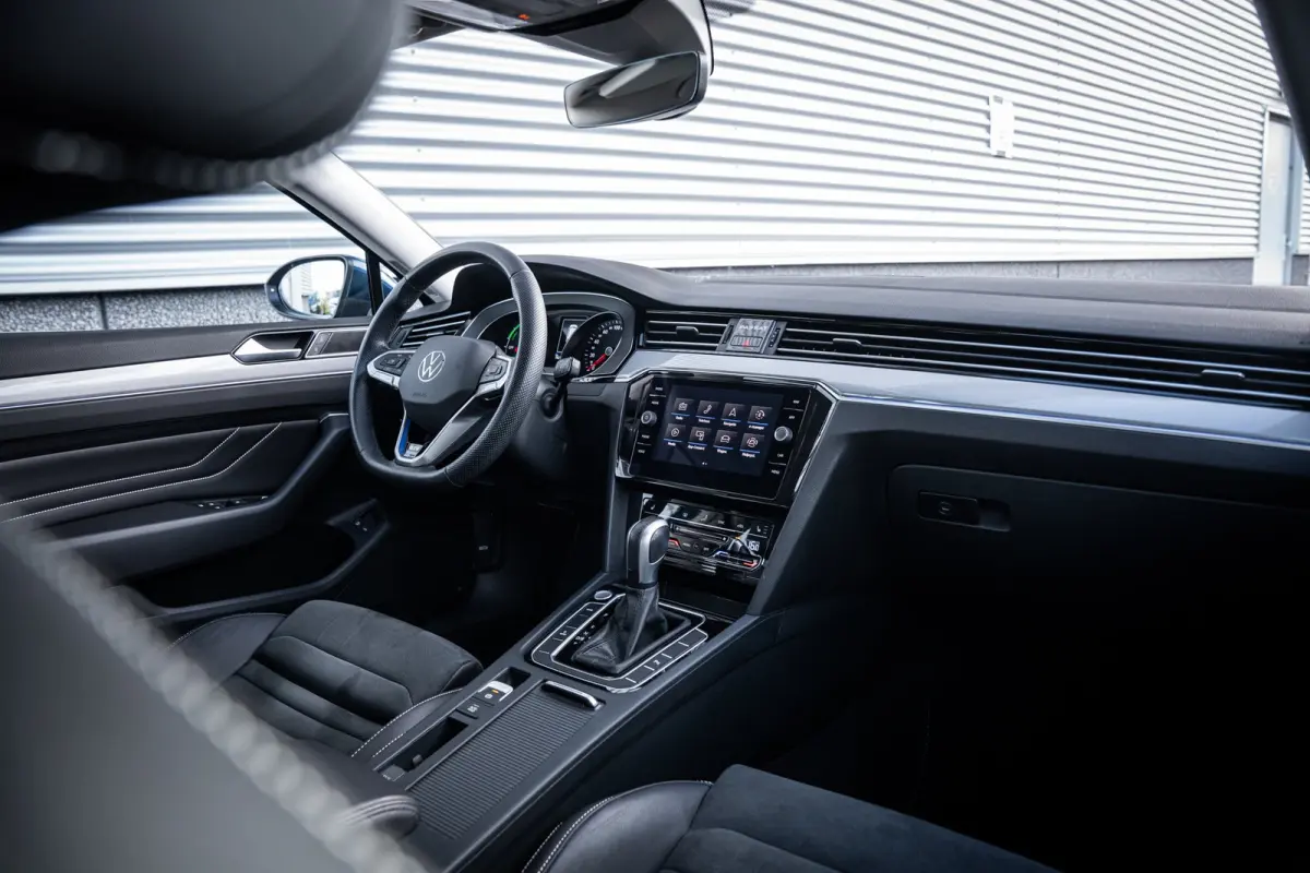 1.4 TSI PHEV GTE Business | Achteruitrijcamera | Elektrisch bedienbare achterklep met sensorsturing | Lederen bekleding
