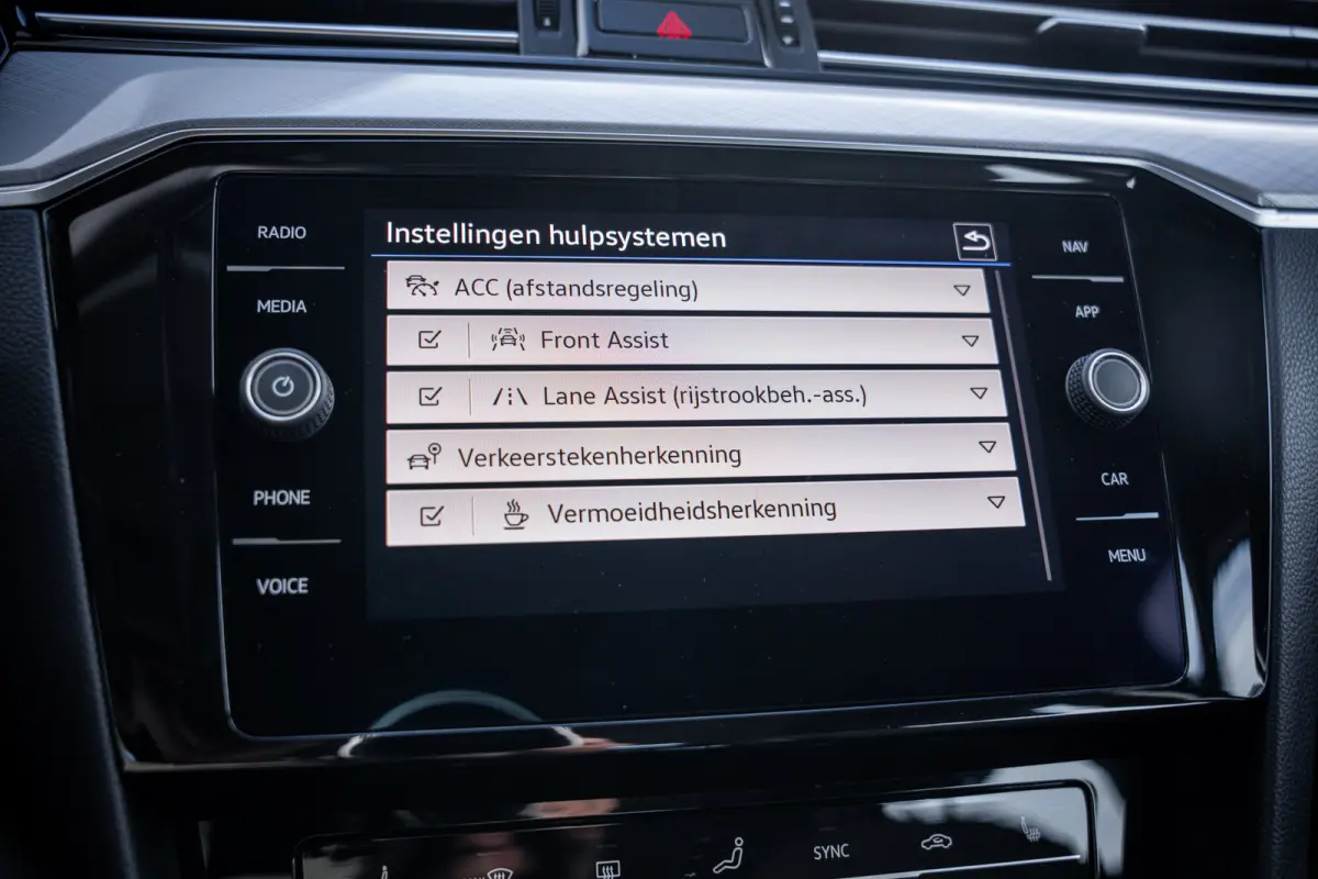 1.4 TSI PHEV GTE Business | Achteruitrijcamera | Elektrisch bedienbare achterklep met sensorsturing | Lederen bekleding