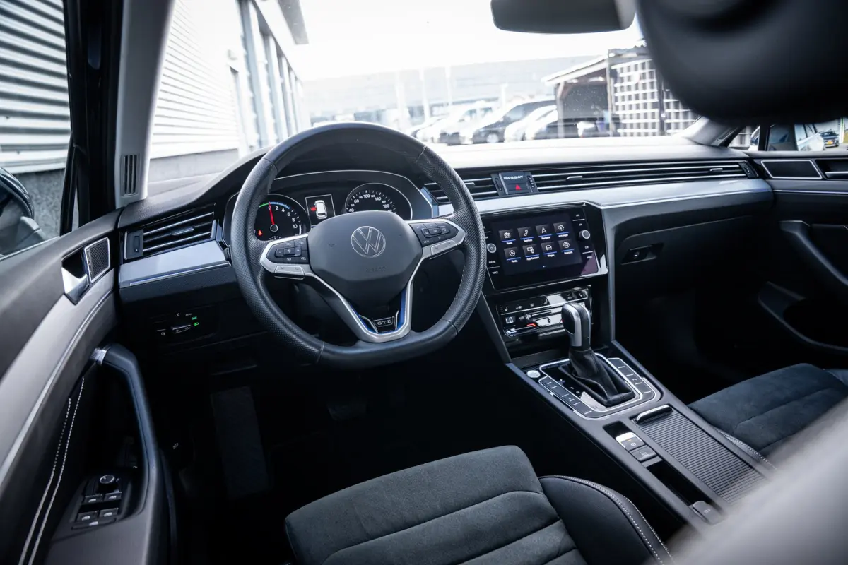 1.4 TSI PHEV GTE Business | Achteruitrijcamera | Elektrisch bedienbare achterklep met sensorsturing | Lederen bekleding