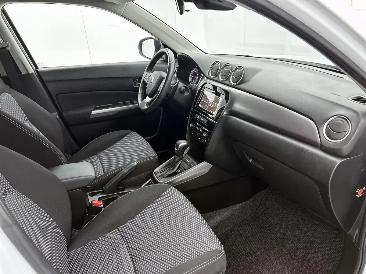 1.5 Hybrid Select | AUTOMAAT | ACHTERUITRIJCAMERA | STOELVERWARMING | LANE ASSIST | APPLE CARPLAY - ANDROID AUTO | DODEHOEK | CLIMATE CONTROL | CRUISE CONTROL |