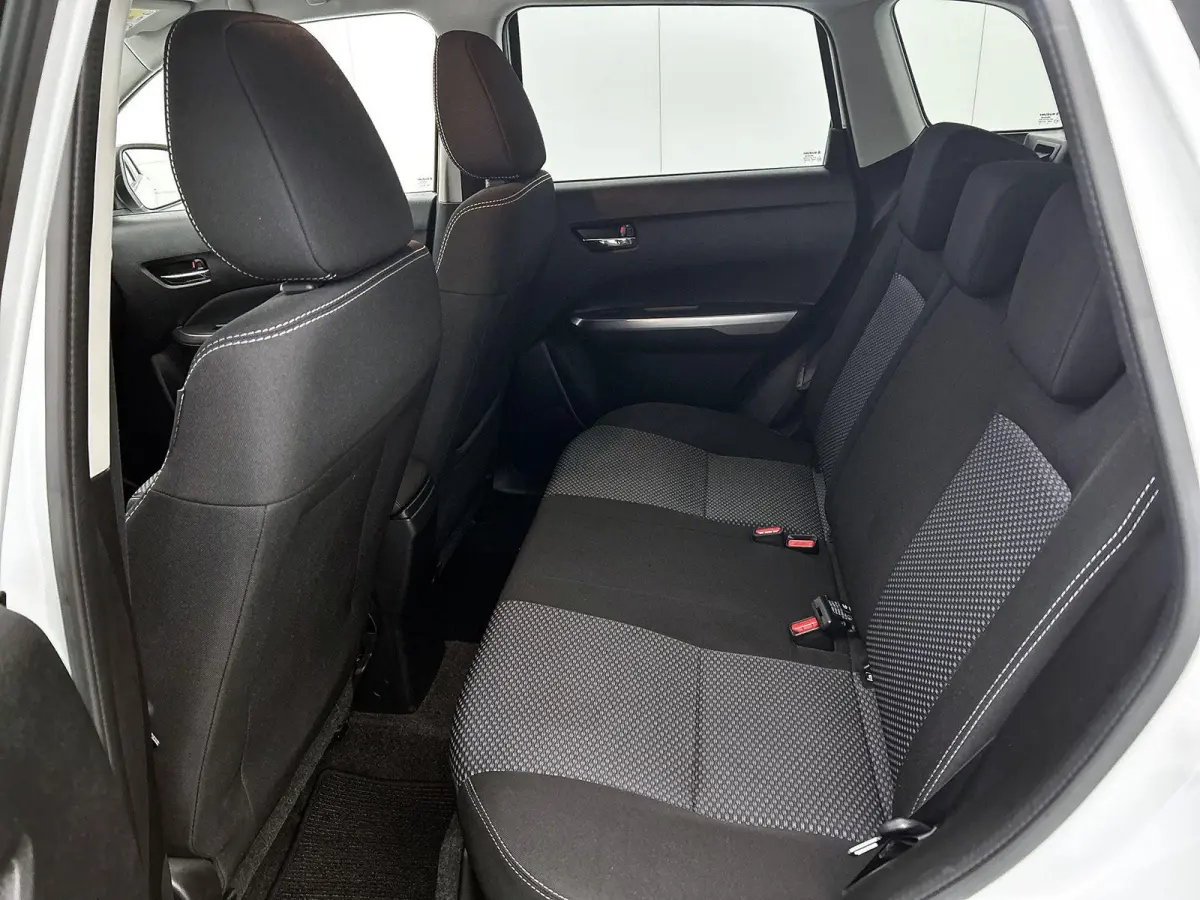 1.5 Hybrid Select | AUTOMAAT | ACHTERUITRIJCAMERA | STOELVERWARMING | LANE ASSIST | APPLE CARPLAY - ANDROID AUTO | DODEHOEK | CLIMATE CONTROL | CRUISE CONTROL |